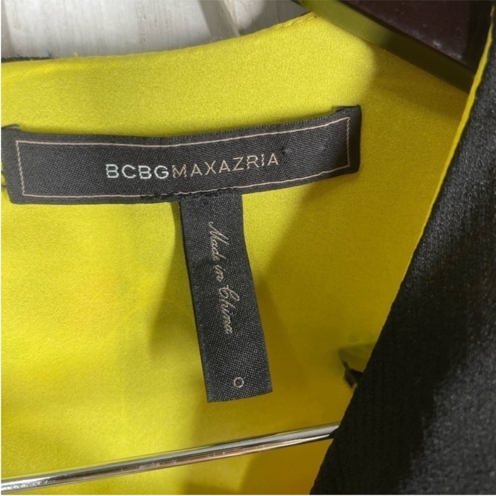 BCBGMAXAZRIA Meyna Blocked Sheath Party Dress
Size 0 - Picture 11 of 11